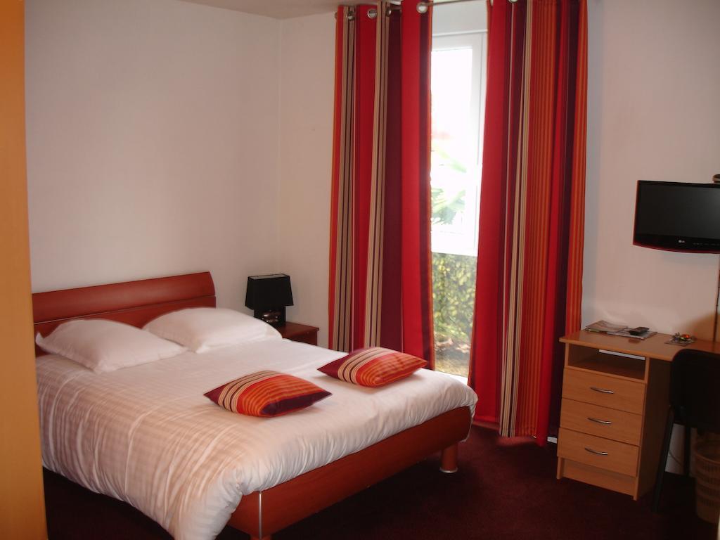 Agape Hotel Niort- Bessines חדר תמונה